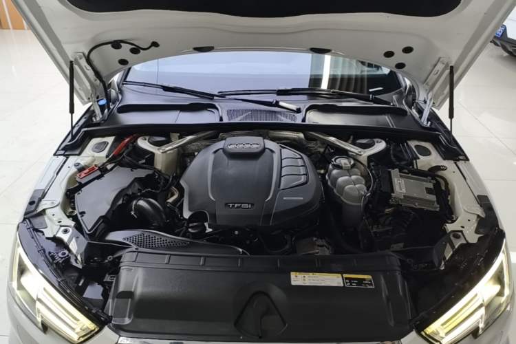 Used Audi A4L 2019 40 TFSI Ambition China VI Engine Bay