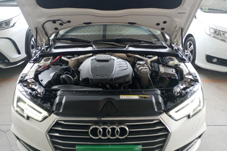Used Audi A4L 2019 40 TFSI Ambition China VI Engine Bay