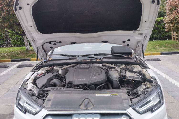 Used Audi A4L 2019 40 TFSI Fashion Edition China VI Emission Standard Engine Bay