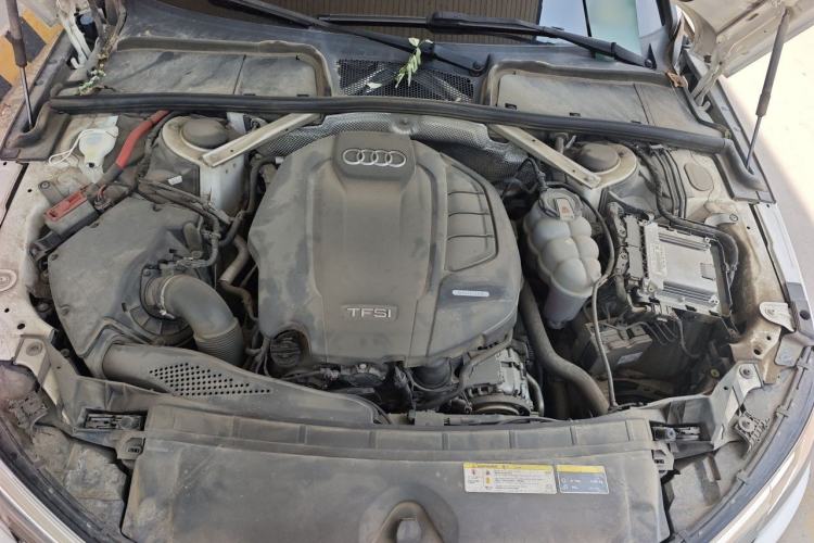 Used Audi A4L 2019 40 TFSI Fashion Edition China VI Emission Standard Engine Bay