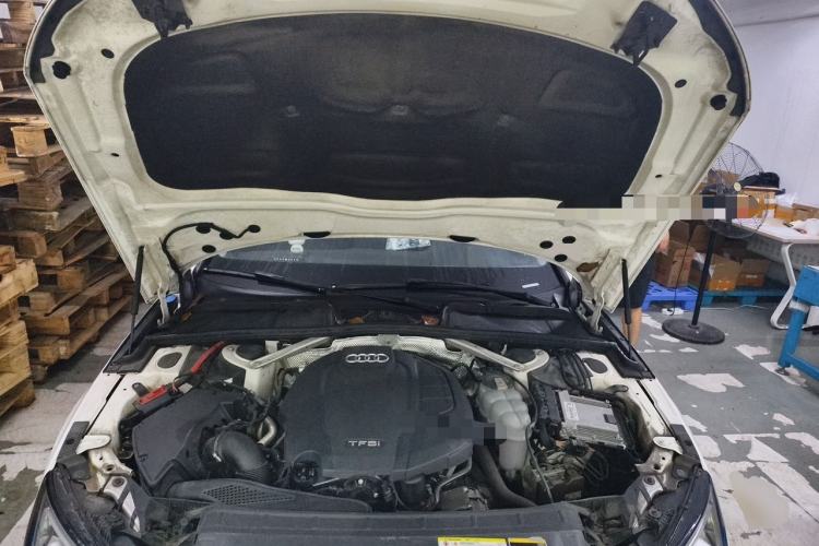Used Audi A4L 2019 40 TFSI Fashion Edition China VI Emission Standard Engine Bay