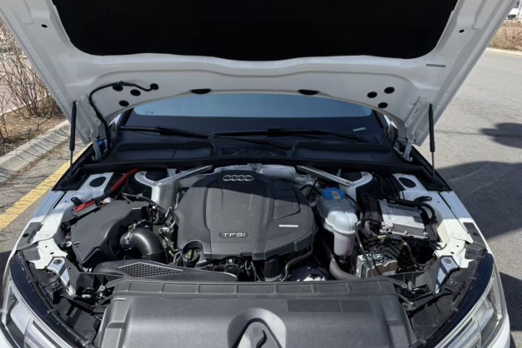 Used Audi A4L 2019 40 TFSI Ambition China VI Engine Bay