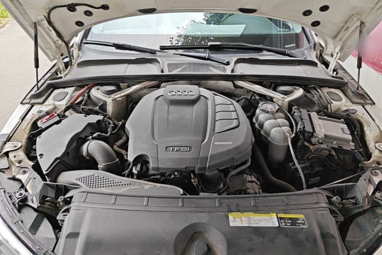 Used Audi A4L 2019 40 TFSI Ambition China VI Engine Bay