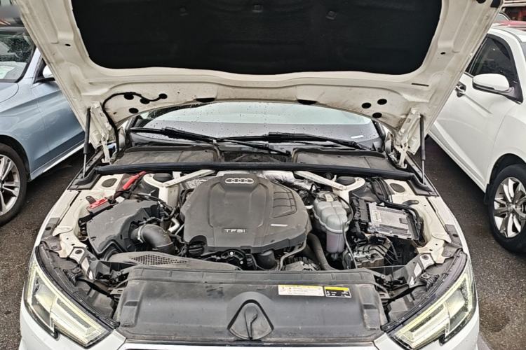 Used Audi A4L 2019 40 TFSI Ambition China VI Engine Bay