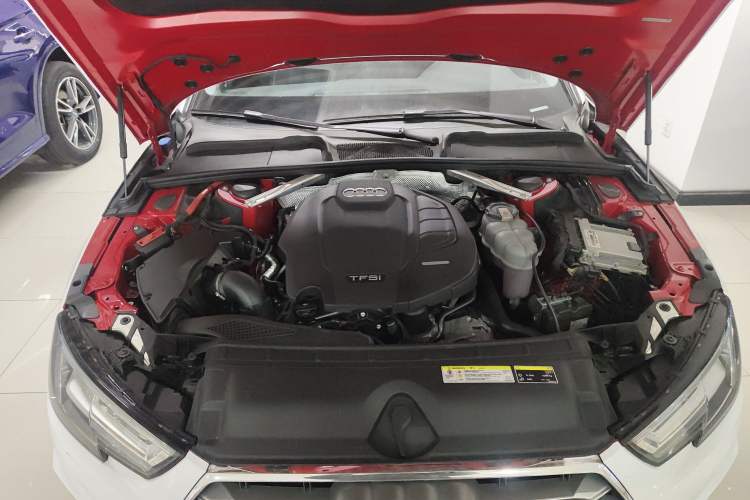 Used Audi A4L 2019 40 TFSI Fashion Edition China VI Emission Standard Engine Bay