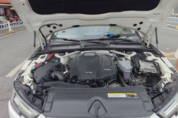 Used Audi A4L 2019 40 TFSI Ambition China VI Engine Bay
