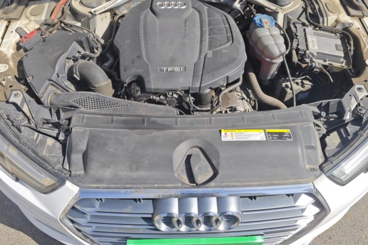 Used Audi A4L 2019 40 TFSI Fashion Edition China VI Emission Standard Engine Bay