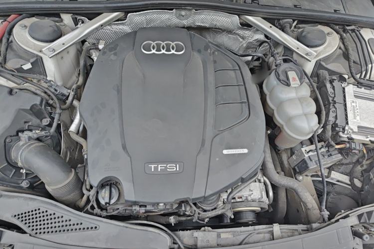 Used Audi A4L 2019 40 TFSI Ambition China VI Engine Bay
