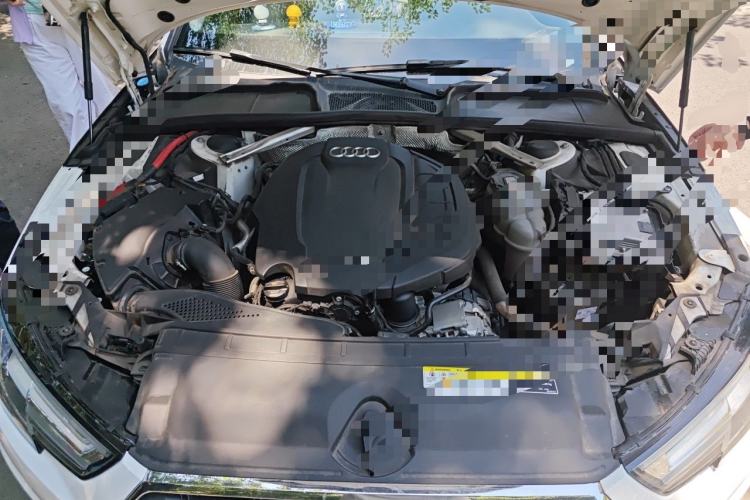 Used Audi A4L 2019 40 TFSI Fashion Edition China VI Emission Standard Engine Bay