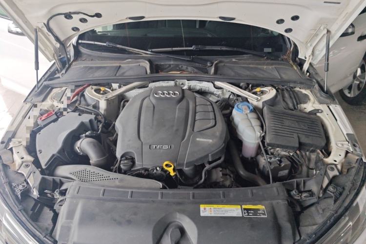 Used Audi A4L 2019 40 TFSI Fashion Edition China VI Emission Standard Engine Bay