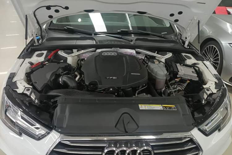 Used Audi A4L 2019 40 TFSI Ambition China VI Engine Bay