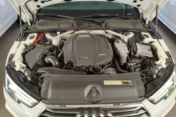 Used Audi A4L 2019 40 TFSI Ambition China VI Engine Bay