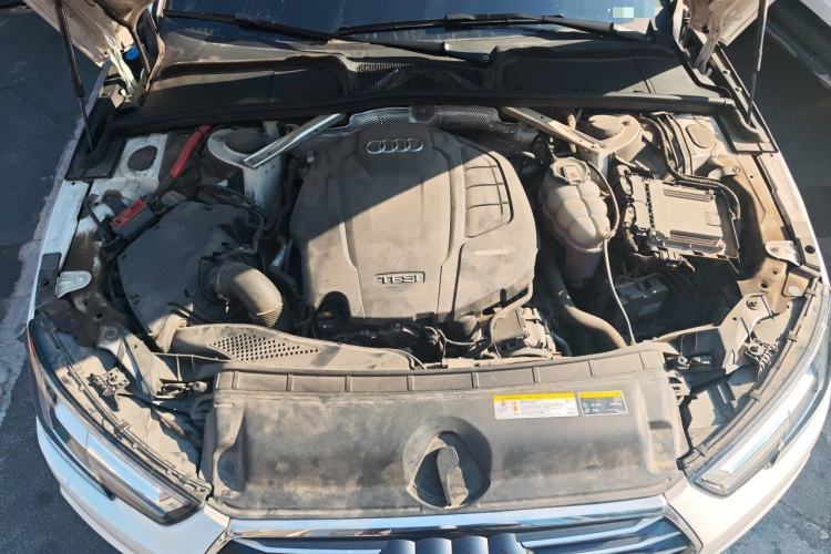Used Audi A4L 2019 40 TFSI Ambition China VI Engine Bay