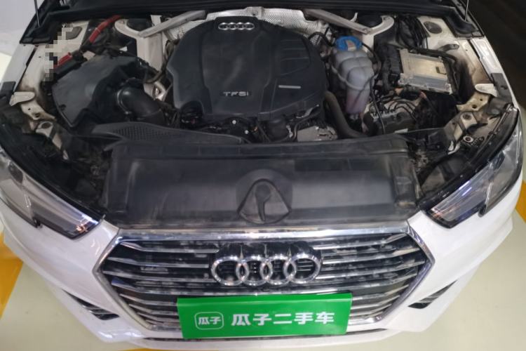 Used Audi A4L 2019 40 TFSI Ambition China VI Engine Bay