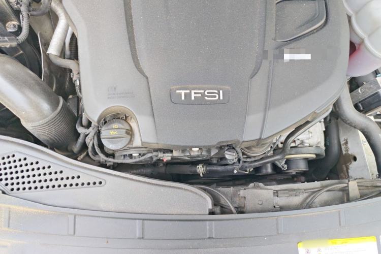 Used Audi A4L 2019 40 TFSI Fashion Edition China VI Emission Standard Engine Bay