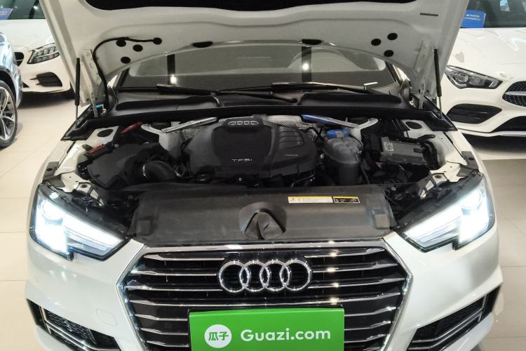 Used Audi A4L 2019 40 TFSI Ambition China VI Engine Bay