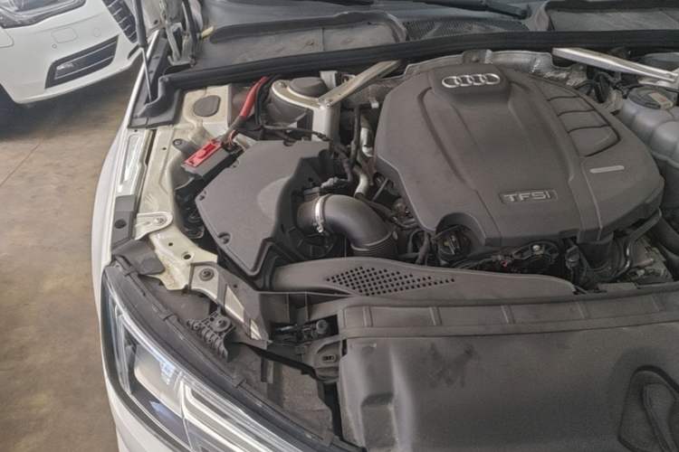 Used Audi A4L 2019 40 TFSI Fashion Edition China VI Emission Standard Engine Bay Right