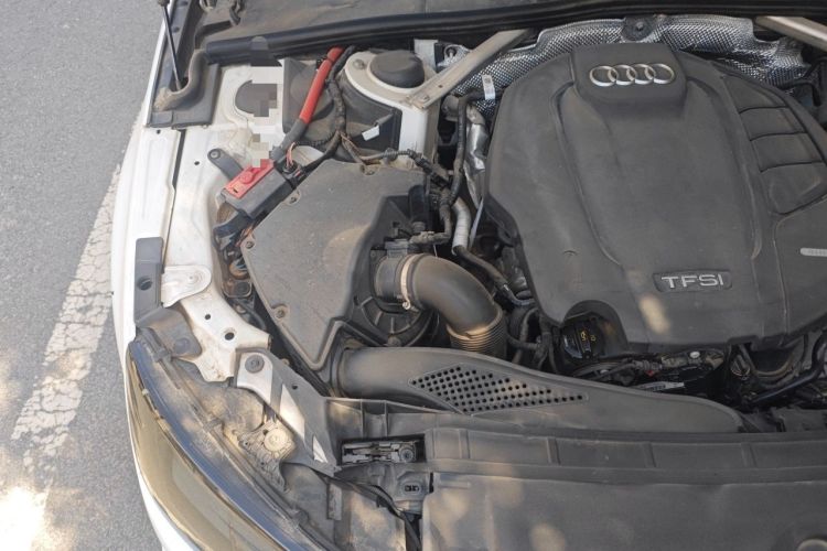 Used Audi A4L 2019 40 TFSI Ambition China VI Engine Bay Right