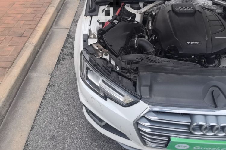 Used Audi A4L 2019 40 TFSI Fashion Edition China VI Emission Standard Engine Bay Right