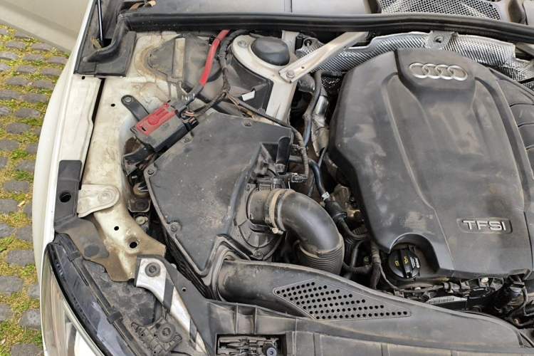 Used Audi A4L 2019 40 TFSI Fashion Version China V Engine Bay Right