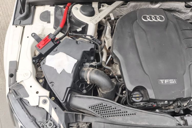 Used Audi A4L 2019 40 TFSI Fashion Edition China VI Emission Standard Engine Bay Right