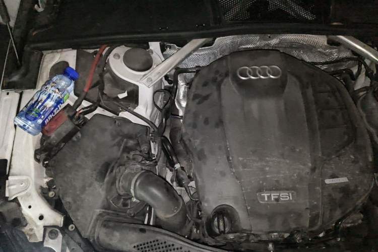 Used Audi A4L 2019 40 TFSI Fashion Version China V Engine Bay Right