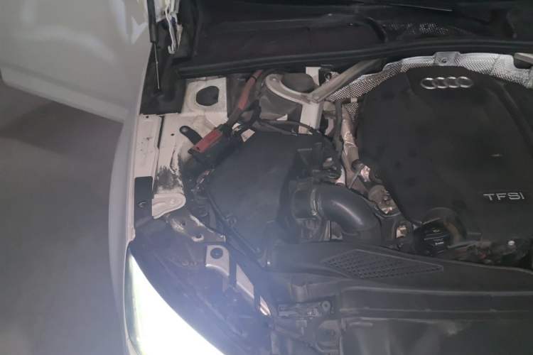 Used Audi A4L 2019 40 TFSI Fashion Edition China VI Emission Standard Engine Bay Right