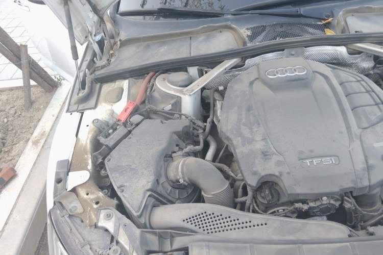 Used Audi A4L 2019 40 TFSI Fashion Edition China VI Emission Standard Engine Bay Right