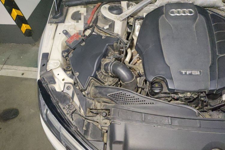 Used Audi A4L 2019 40 TFSI Fashion Edition China VI Emission Standard Engine Bay Right