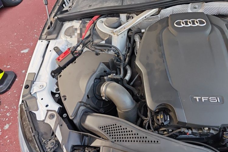 Used Audi A4L 2019 40 TFSI Ambition China VI Engine Bay Right