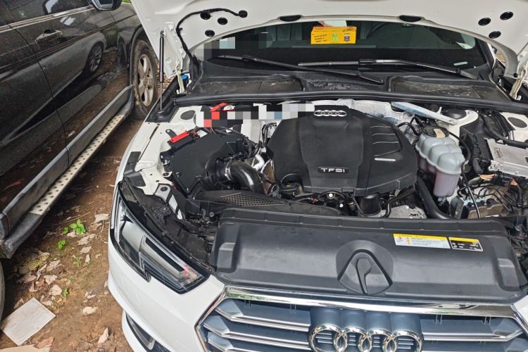 Used Audi A4L 2019 40 TFSI Fashion Edition China VI Emission Standard Engine Bay Right
