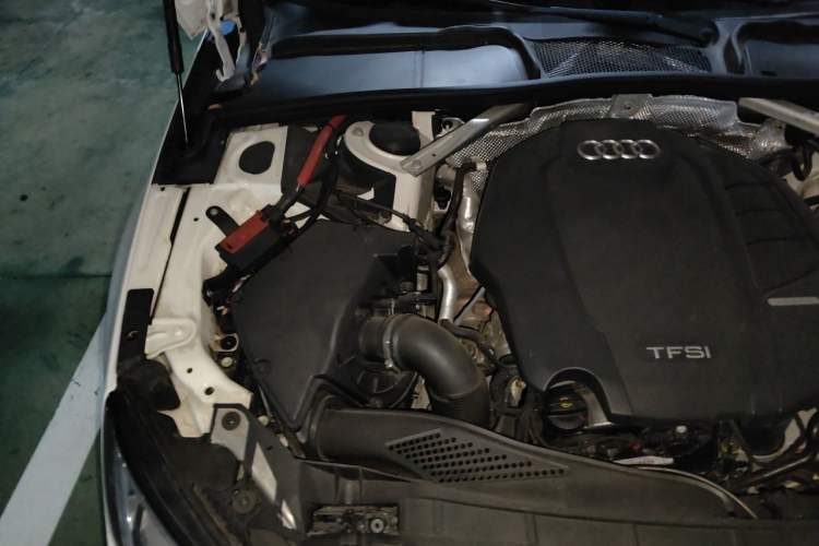 Used Audi A4L 2019 40 TFSI Ambition China VI Engine Bay Right