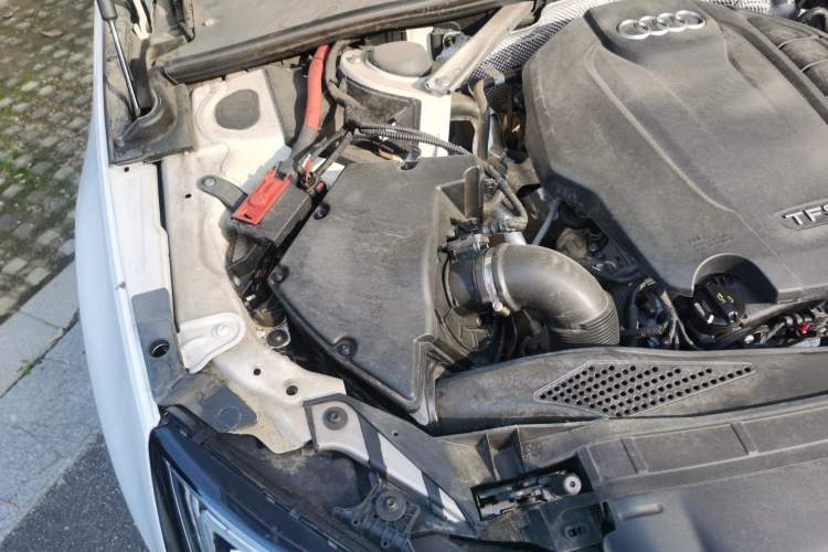 Used Audi A4L 2019 40 TFSI Ambition China VI Engine Bay Right
