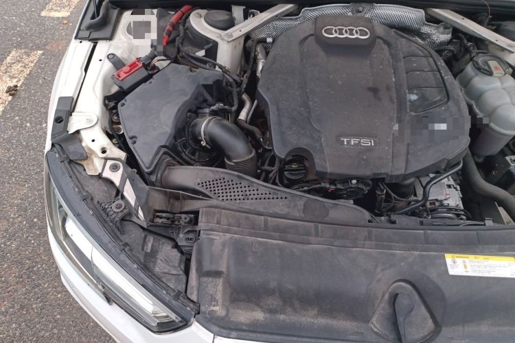 Used Audi A4L 2019 40 TFSI Fashion Edition China VI Emission Standard Engine Bay Right