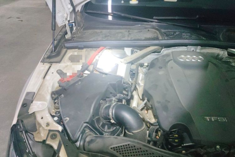 Used Audi A4L 2019 40 TFSI Ambition China VI Engine Bay Right