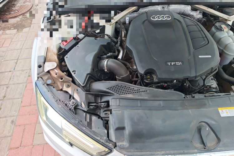 Used Audi A4L 2019 40 TFSI Fashion Edition China VI Emission Standard Engine Bay Right