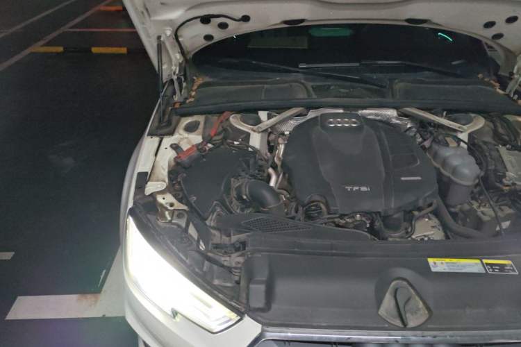 Used Audi A4L 2019 40 TFSI Fashion Edition China VI Emission Standard Engine Bay Right