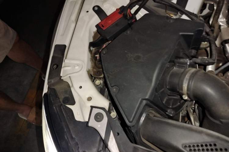 Used Audi A4L 2019 40 TFSI Fashion Edition China VI Emission Standard Engine Bay Right