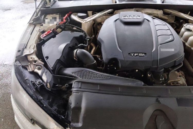 Used Audi A4L 2019 40 TFSI Fashion Edition China VI Emission Standard Engine Bay Right