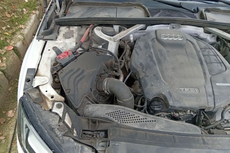 Used Audi A4L 2019 40 TFSI Fashion Edition China VI Emission Standard Engine Bay Right