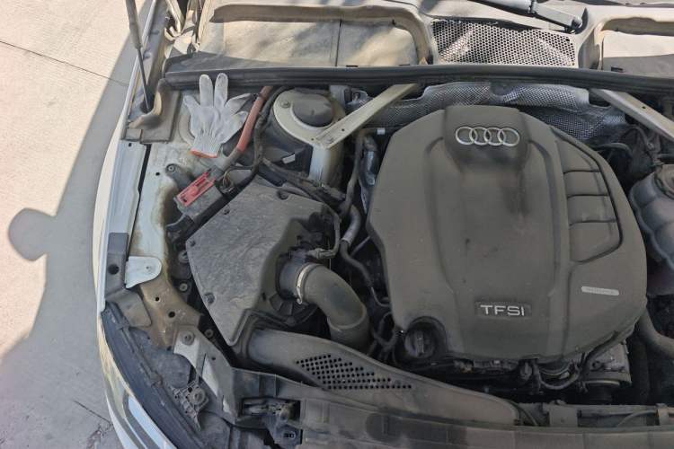 Used Audi A4L 2019 40 TFSI Fashion Edition China VI Emission Standard Engine Bay Right