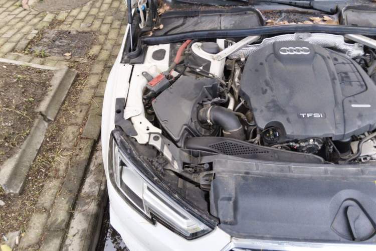 Used Audi A4L 2019 40 TFSI Ambition China VI Engine Bay Right