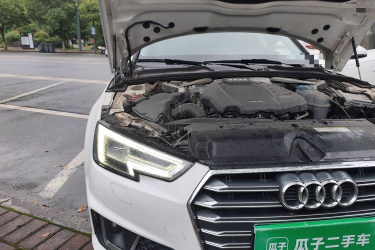 Used Audi A4L 2019 40 TFSI Fashion Edition China VI Emission Standard Engine Bay Right