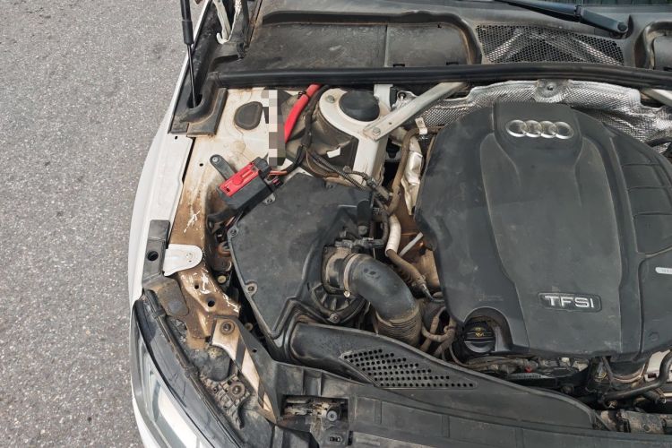 Used Audi A4L 2019 40 TFSI Ambition China VI Engine Bay Right