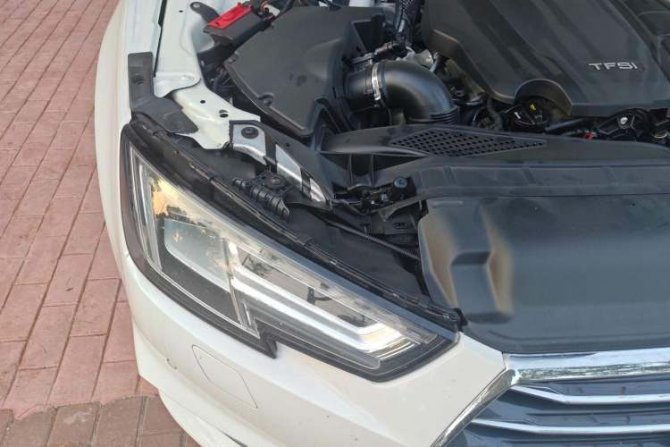 Used Audi A4L 2019 40 TFSI Ambition China VI Engine Bay Right