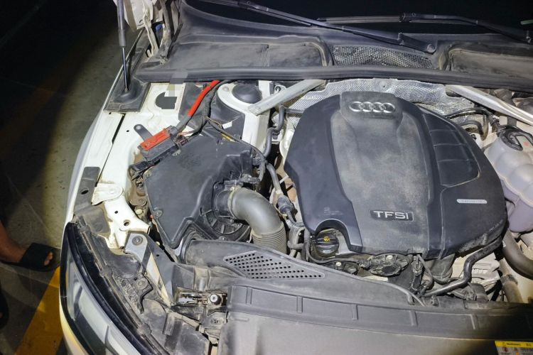 Used Audi A4L 2019 40 TFSI Fashion Version China V Engine Bay Right