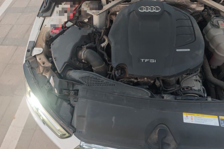 Used Audi A4L 2019 40 TFSI Fashion Edition China VI Emission Standard Engine Bay Right