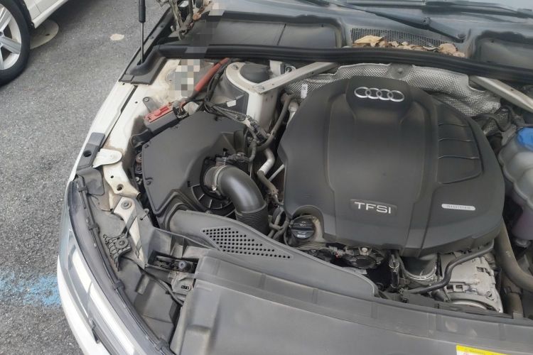 Used Audi A4L 2019 40 TFSI Fashion Edition China VI Emission Standard Engine Bay Right