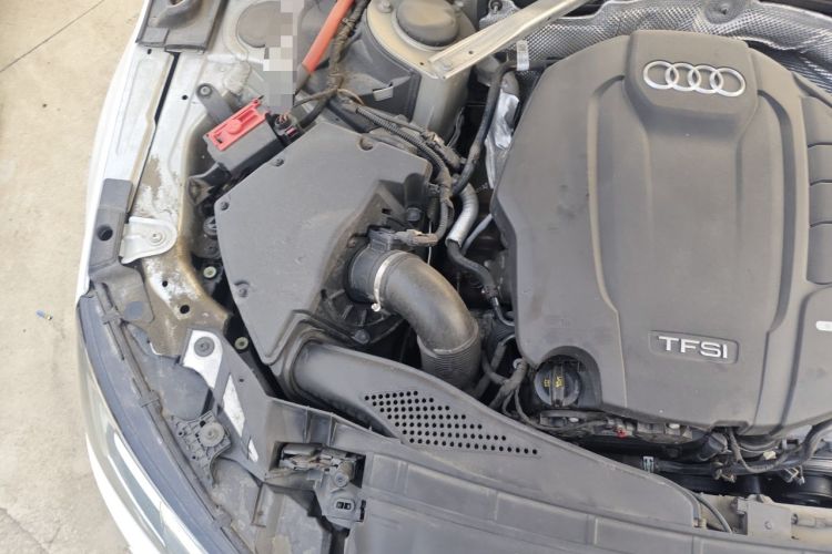 Used Audi A4L 2019 40 TFSI Fashion Edition China VI Emission Standard Engine Bay Right