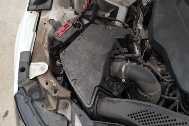 Used Audi A4L 2019 40 TFSI Fashion Edition China VI Emission Standard Engine Bay Right